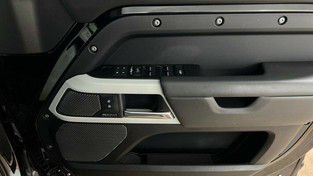 Land Rover Defender 110 Defender X-dynamic S Phev Grey #25
