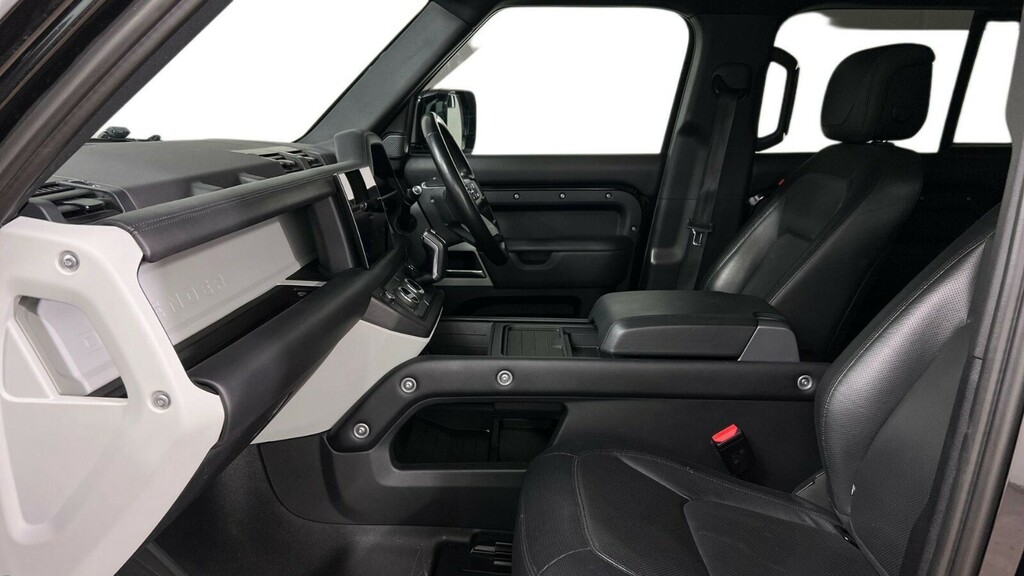 Land Rover Defender 110 D300 X-dynamic Hse Black #3