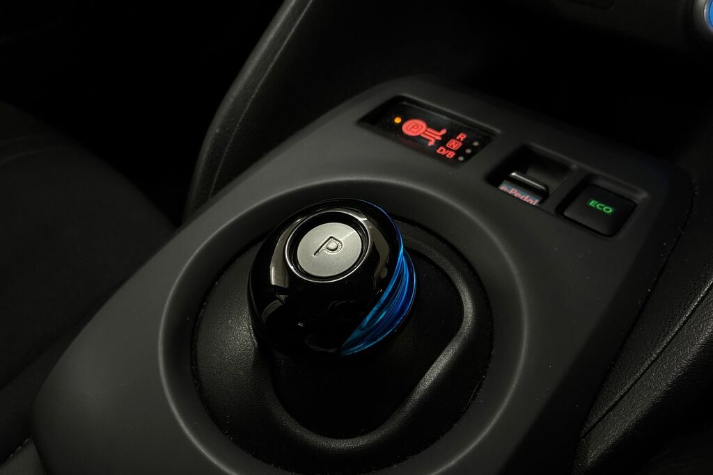 Nissan Leaf 110Kw N-connecta 39Kwh Grey #19