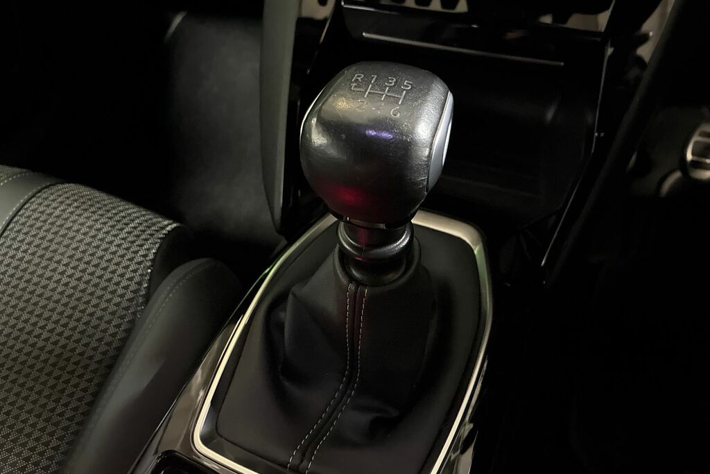 Peugeot 2008 Puretech Ss Allure Premium Grey #19