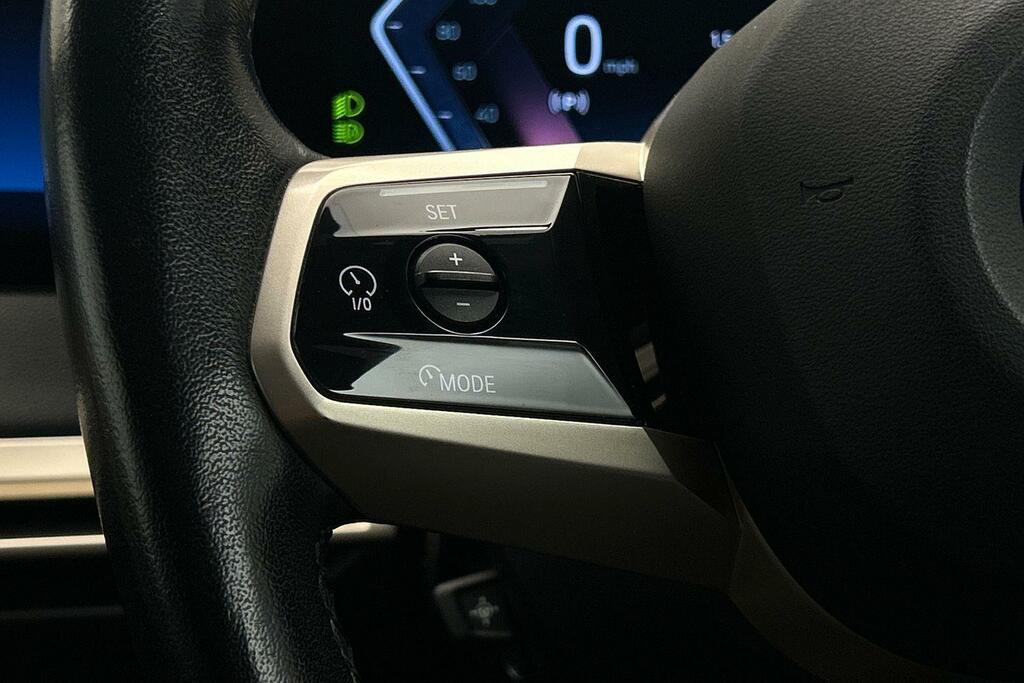 BMW iX 40 76.6Kwh M Sport Xdrive White #17