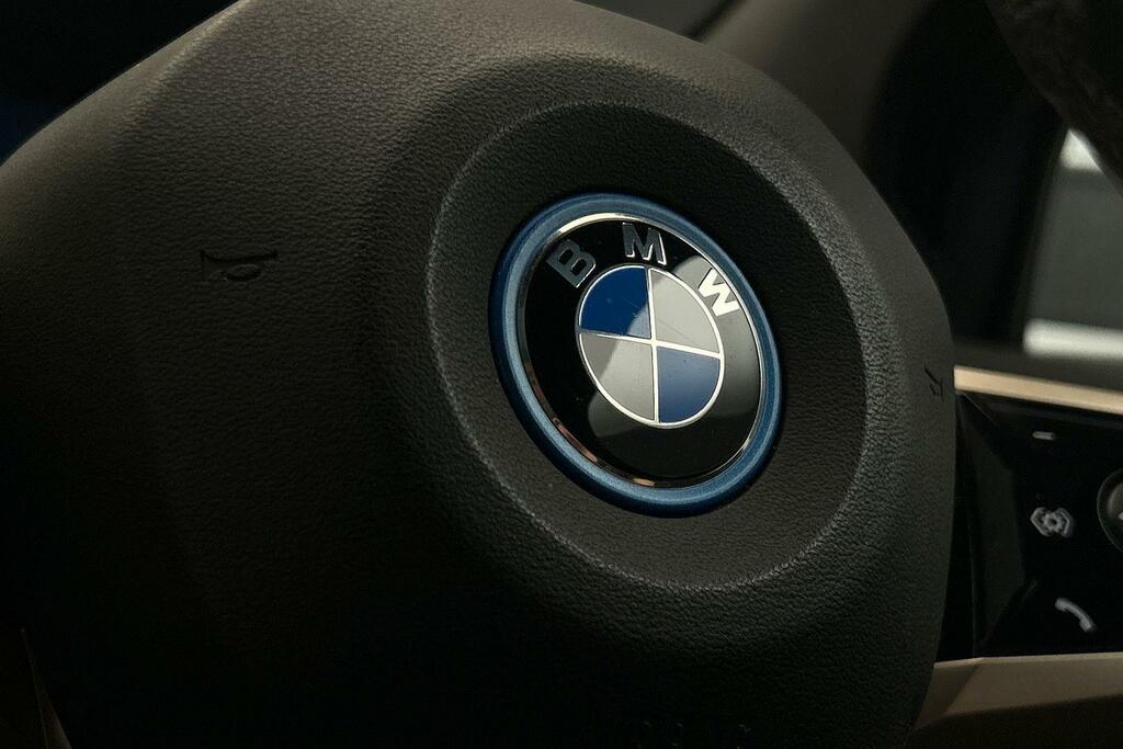 BMW iX 40 76.6Kwh M Sport Xdrive White #27