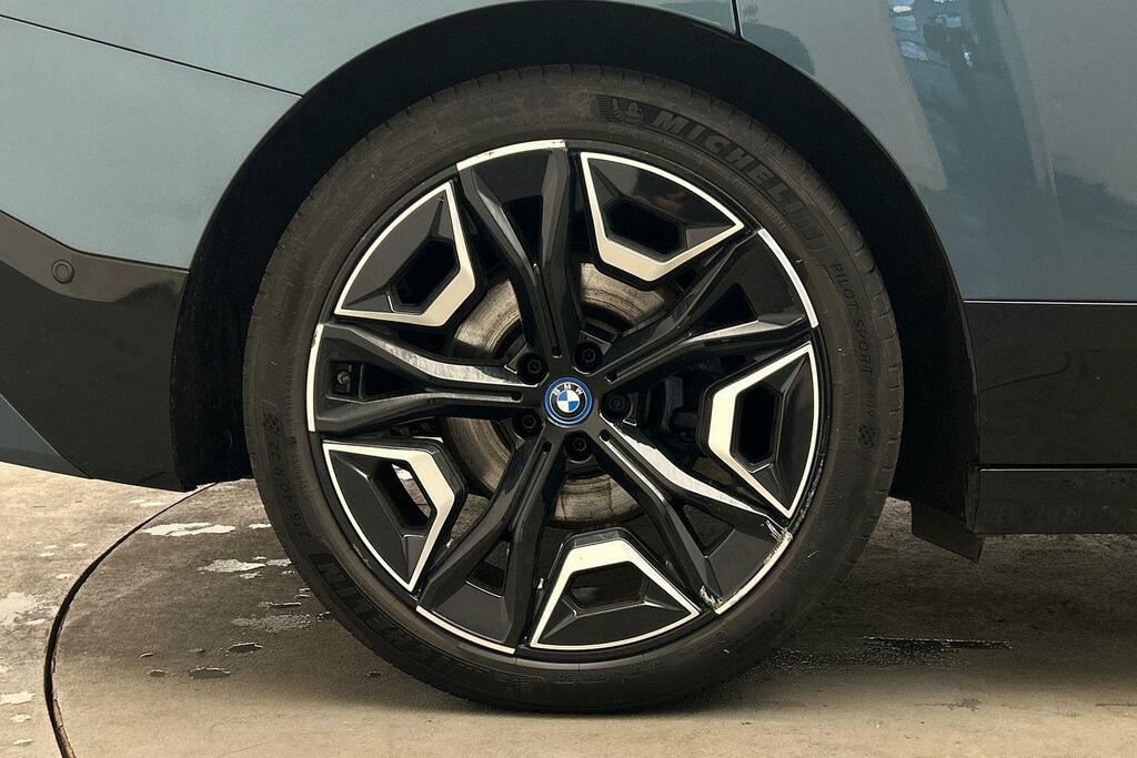 BMW iX 40 76.6Kwh M Sport Xdrive White #14