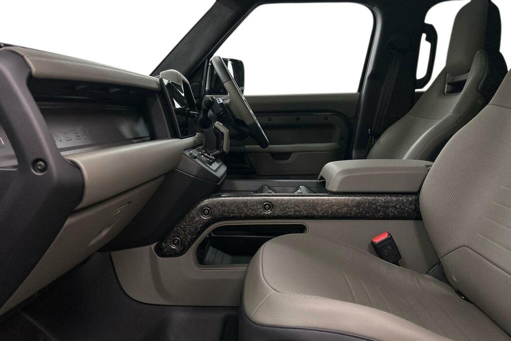 Land Rover Defender 110 P635 Octa Edition One Green #3