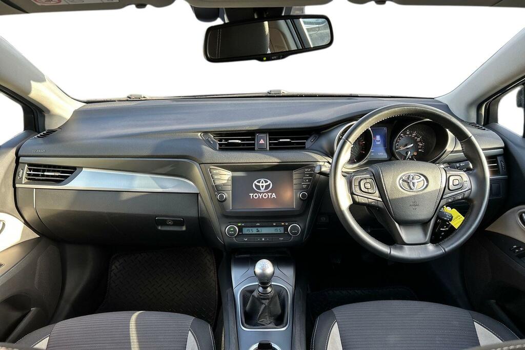 Toyota Avensis 1.6 D-4d Business Edition Touring Sports Diese Grey #5