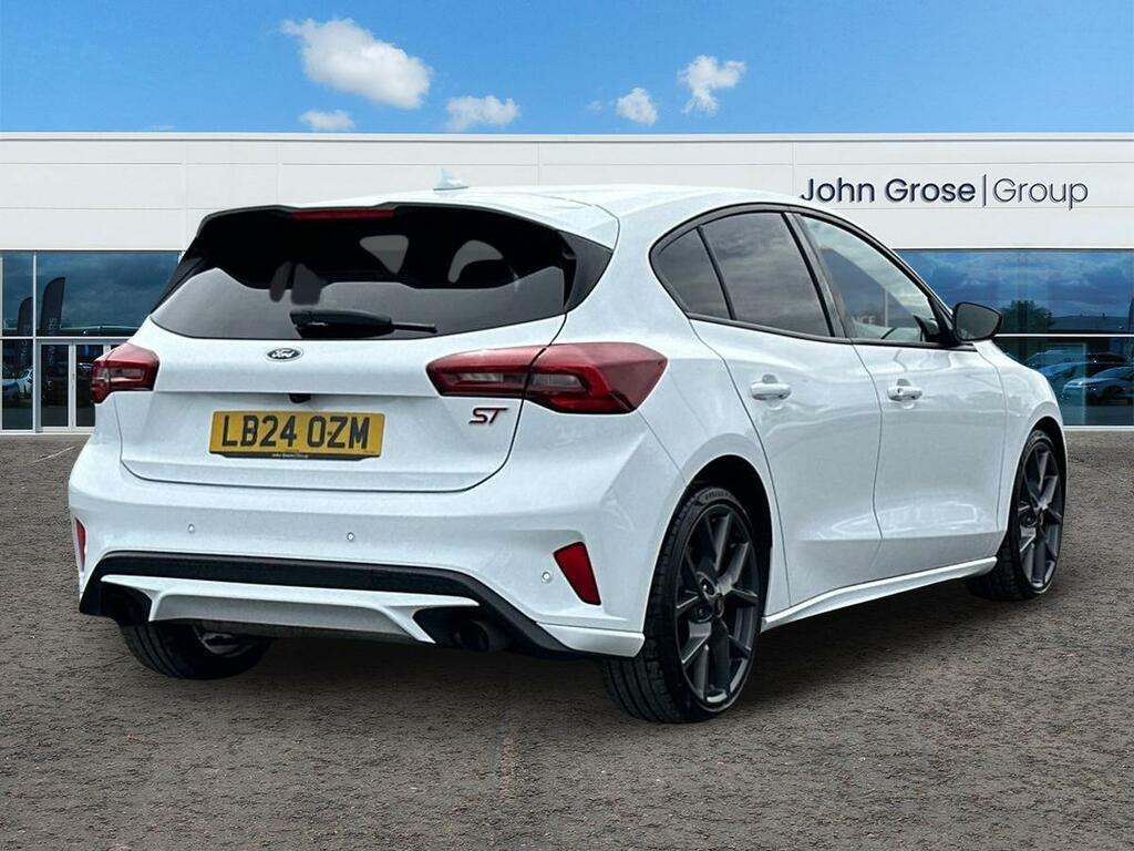 Ford Focus 2.3 Ecoboost St Hatchback White #3