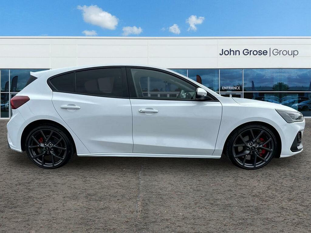Ford Focus 2.3 Ecoboost St Hatchback White #2