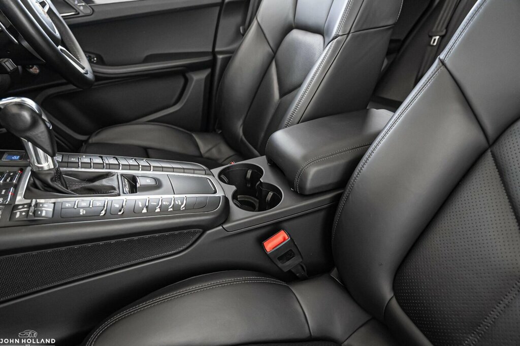 Porsche Macan Cooper Classic Red #24