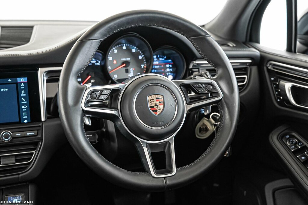 Porsche Macan Cooper Classic Red #33