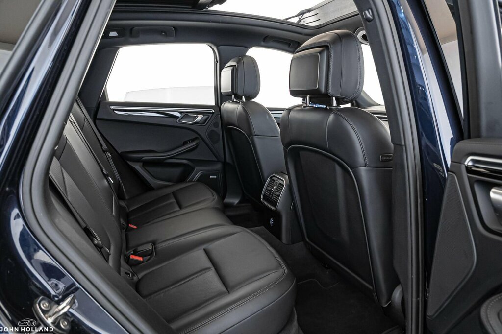 Porsche Macan Cooper Classic Red #19
