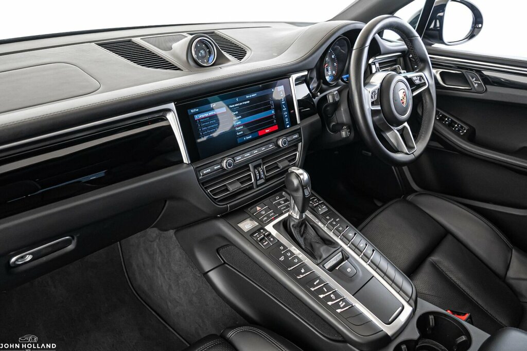 Porsche Macan Cooper Classic Red #23