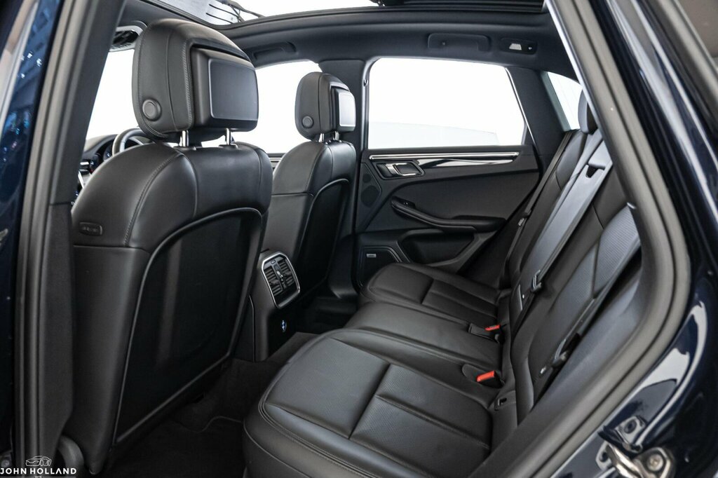 Porsche Macan Cooper Classic Red #20