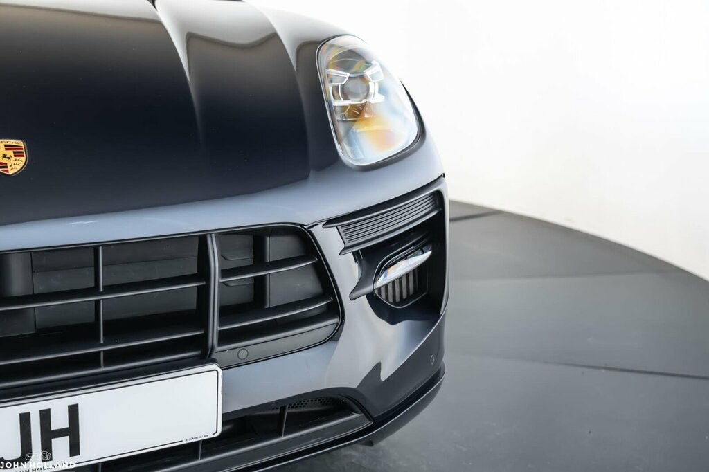Porsche Macan Cooper Classic Red #13