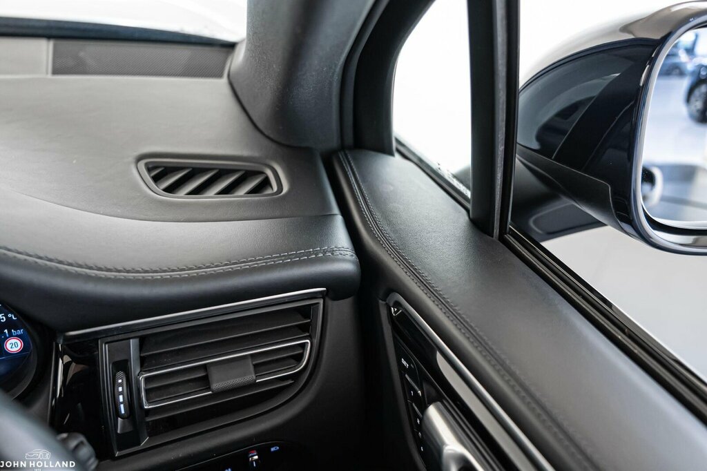 Porsche Macan Cooper Classic Red #36