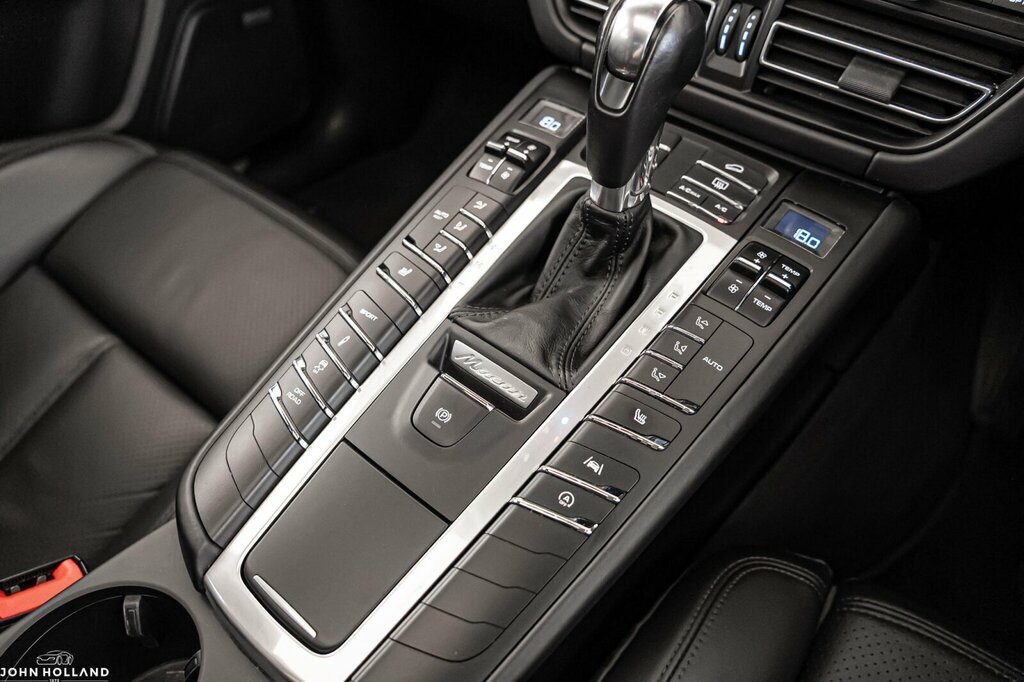 Porsche Macan Cooper Classic Red #30