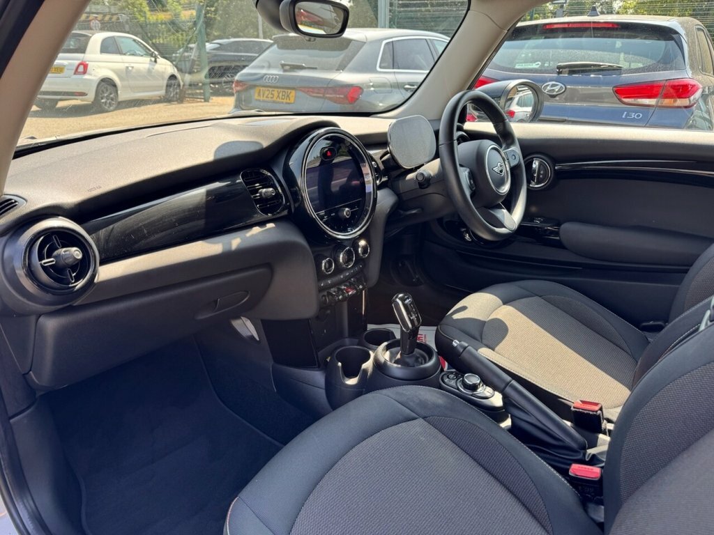Mini Hatch 1.5L Cooper Classic DA21OJD Silver #4