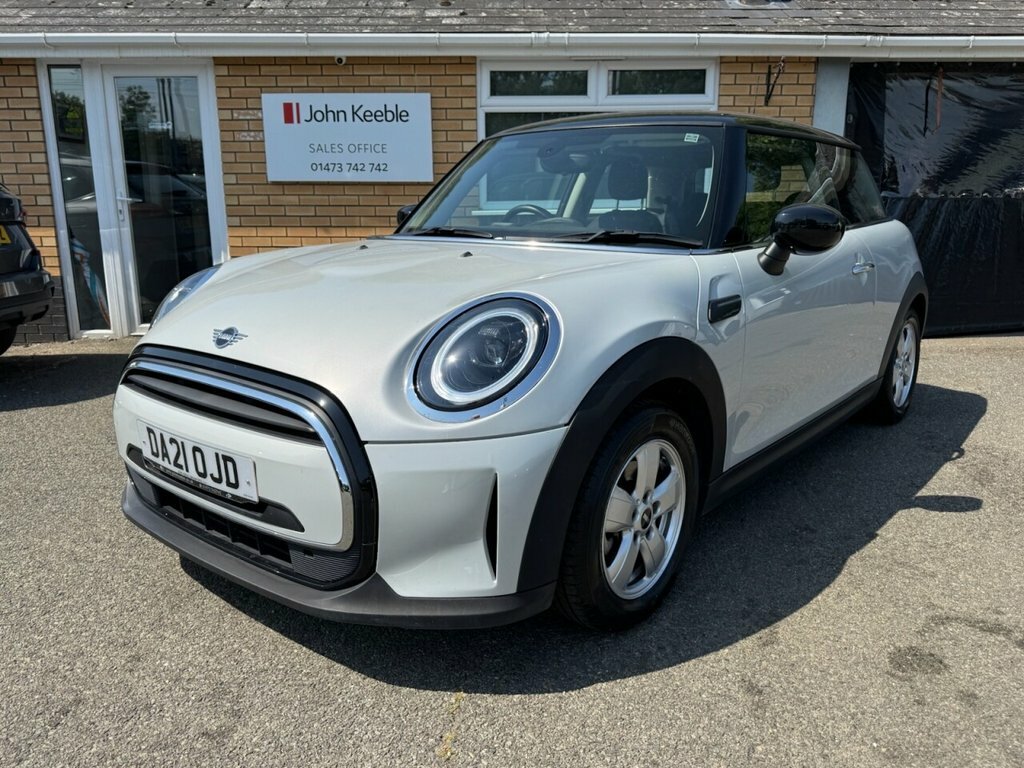 Mini Hatch 1.5L Cooper Classic Silver
