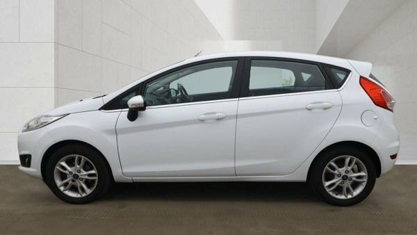 Ford Fiesta Ecoboost Zetec Hatchback HY17NVV White #6