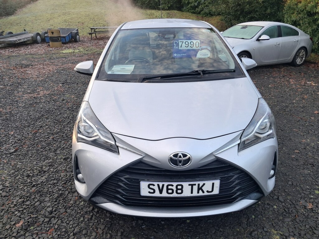 Toyota Yaris 1.5 Vvt-i Icon Tech SV68TKJ Silver #2