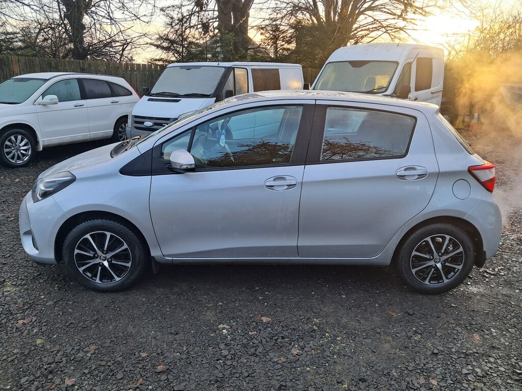 Toyota Yaris 1.5 Vvt-i Icon Tech SV68TKJ Silver #4