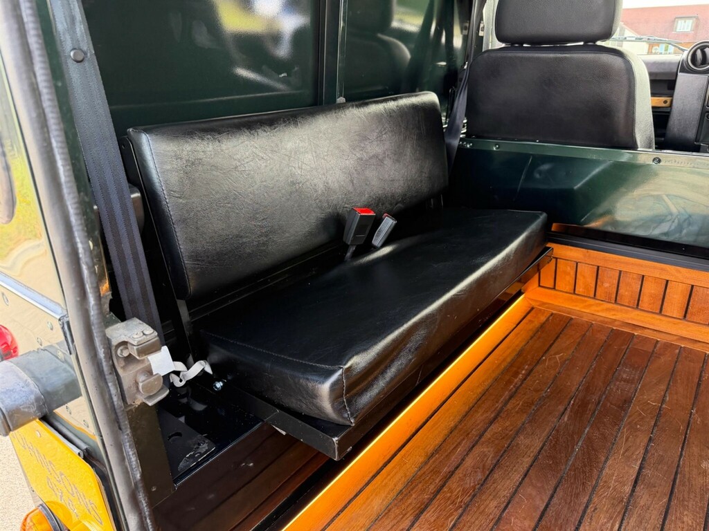 Land Rover Defender 90 Defender 90 Hard Black #32