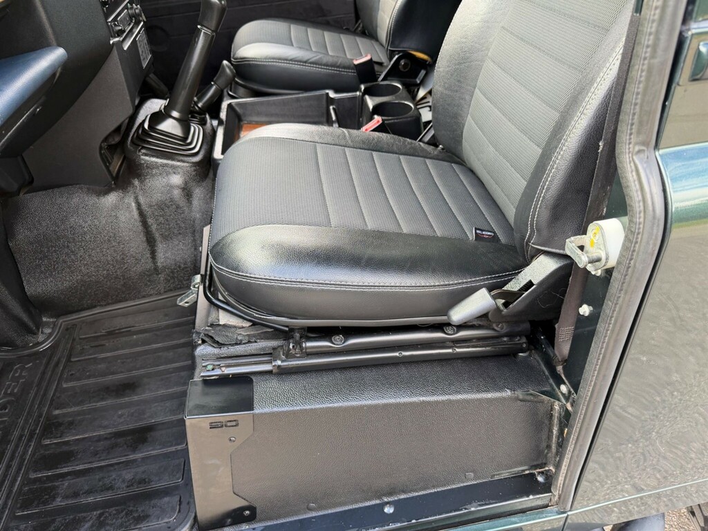 Land Rover Defender 90 Defender 90 Hard Black #23