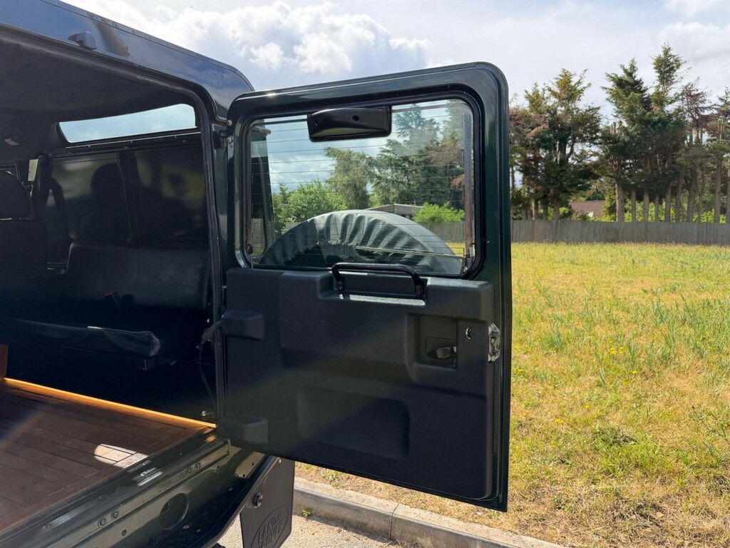 Land Rover Defender 90 Defender 90 Hard Black #36