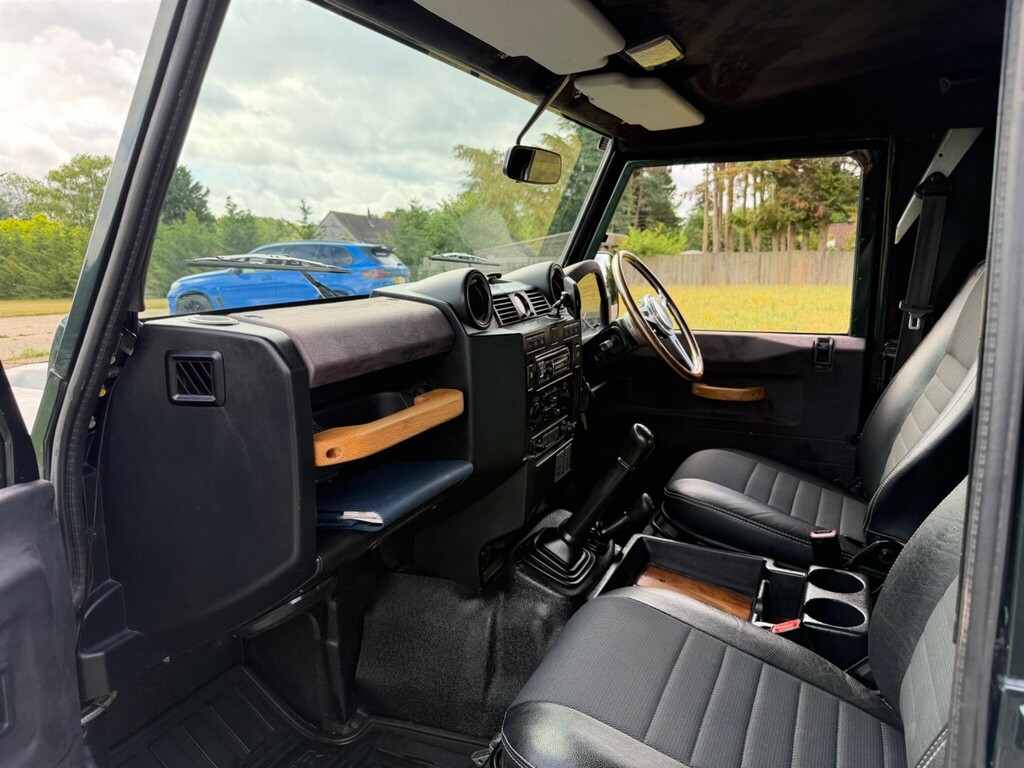 Land Rover Defender 90 Defender 90 Hard Black #22