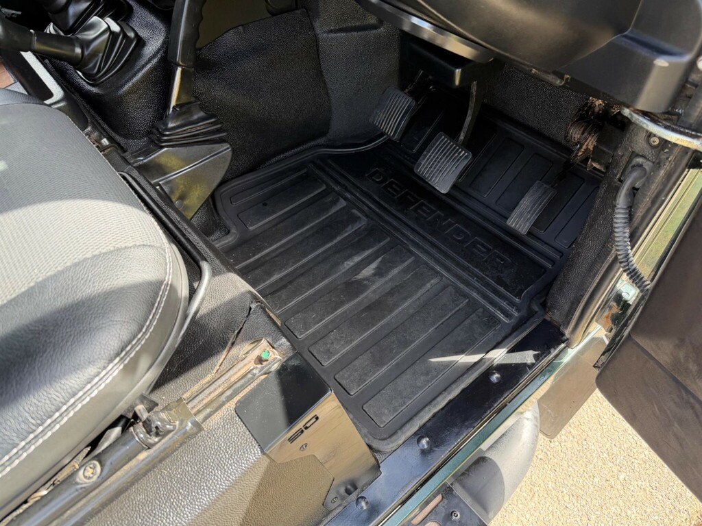 Land Rover Defender 90 Defender 90 Hard Black #50