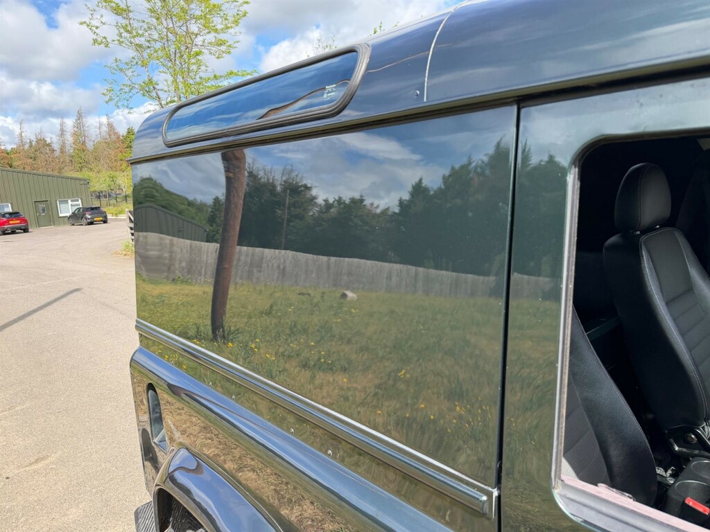 Land Rover Defender 90 Defender 90 Hard Black #42
