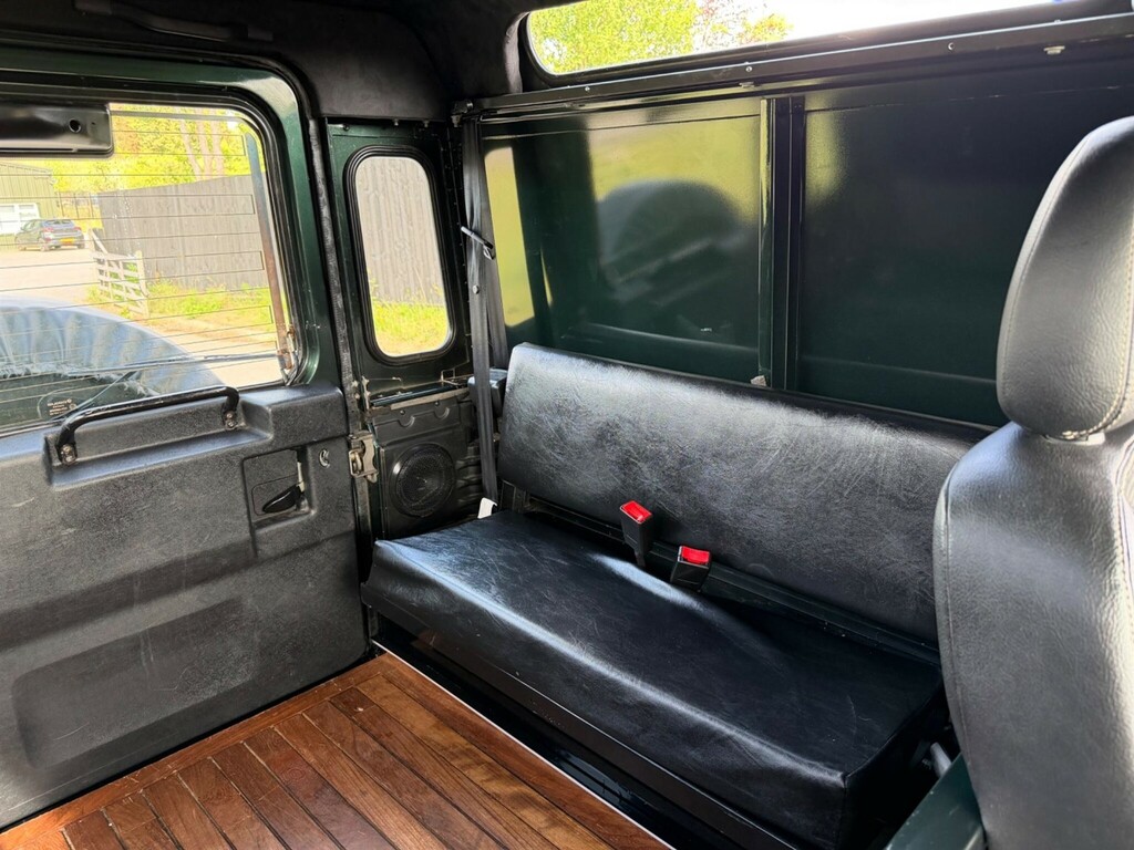 Land Rover Defender 90 Defender 90 Hard Black #30