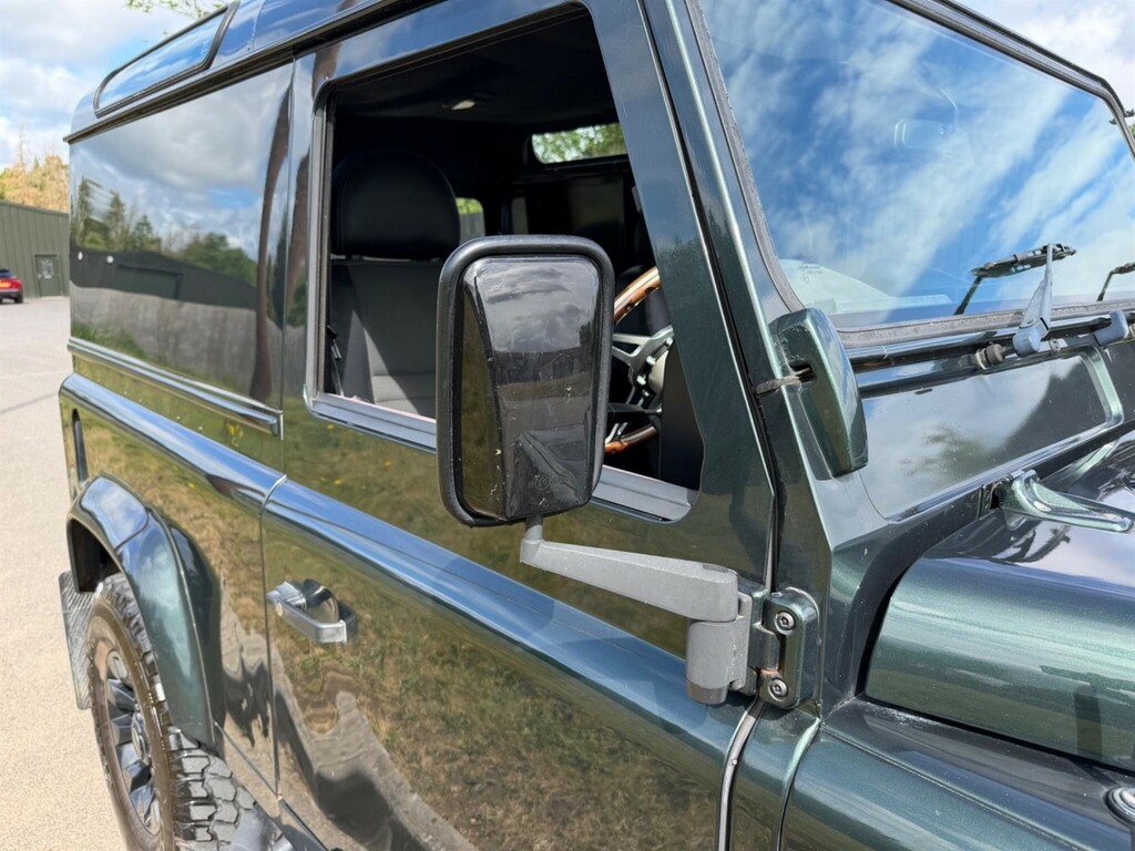 Land Rover Defender 90 Defender 90 Hard Black #40
