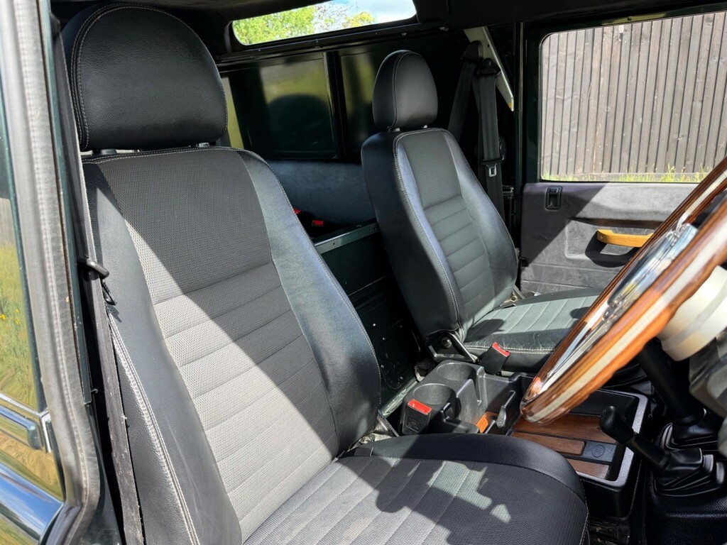 Land Rover Defender 90 Defender 90 Hard Black #12