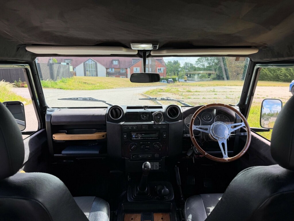 Land Rover Defender 90 Defender 90 Hard Black #20