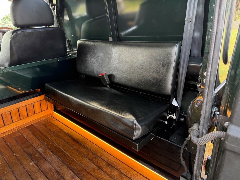 Land Rover Defender 90 Defender 90 Hard Black #31