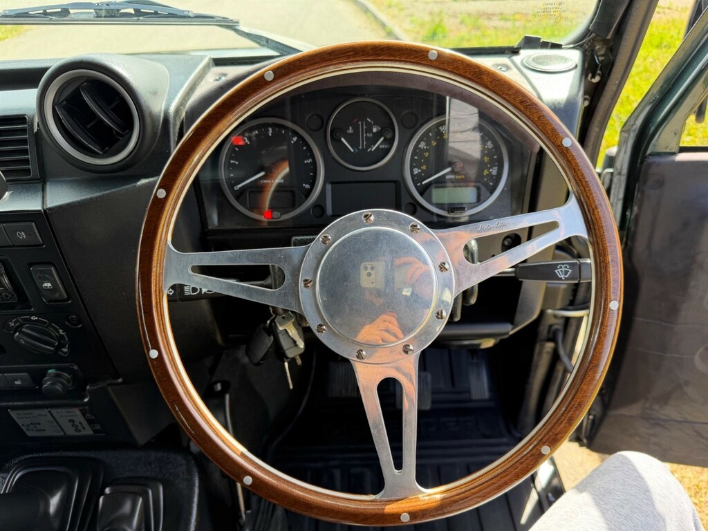 Land Rover Defender 90 Defender 90 Hard Black #28