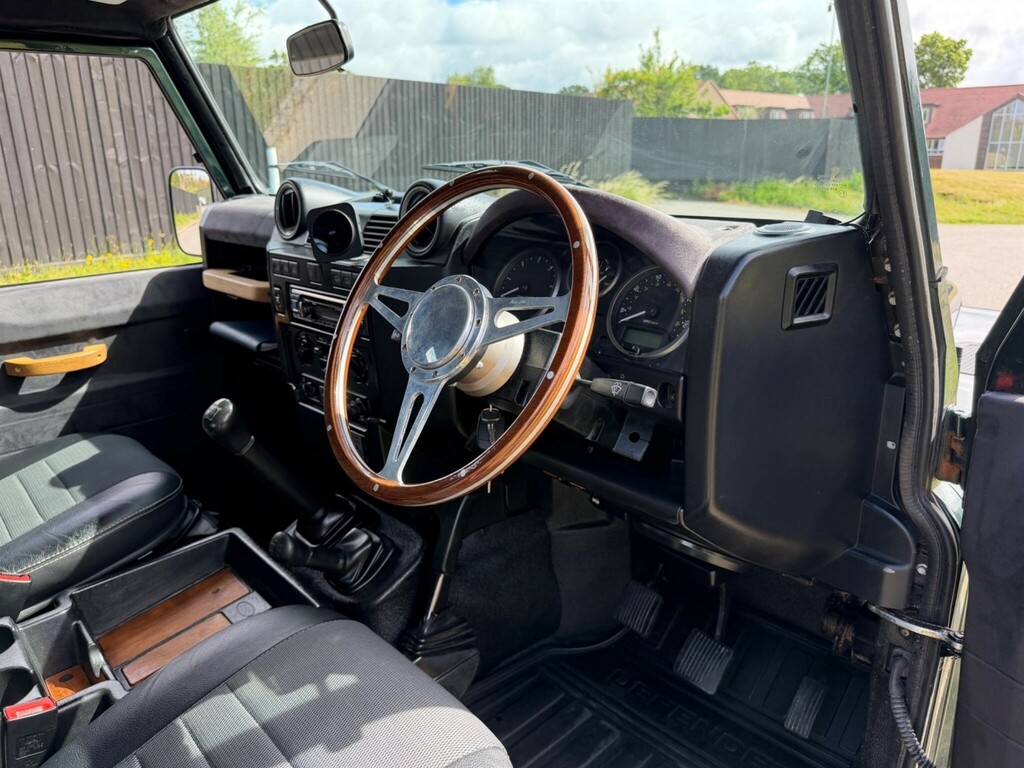 Land Rover Defender 90 Defender 90 Hard Black #49