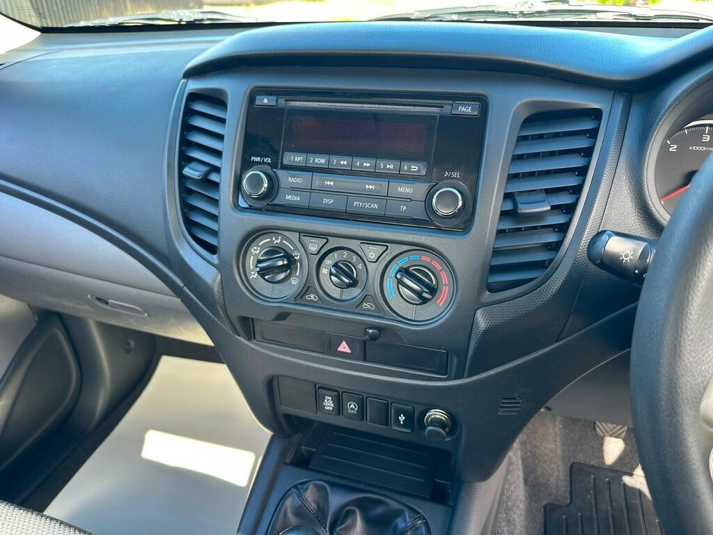 Mitsubishi L200 Automatic Grey #29
