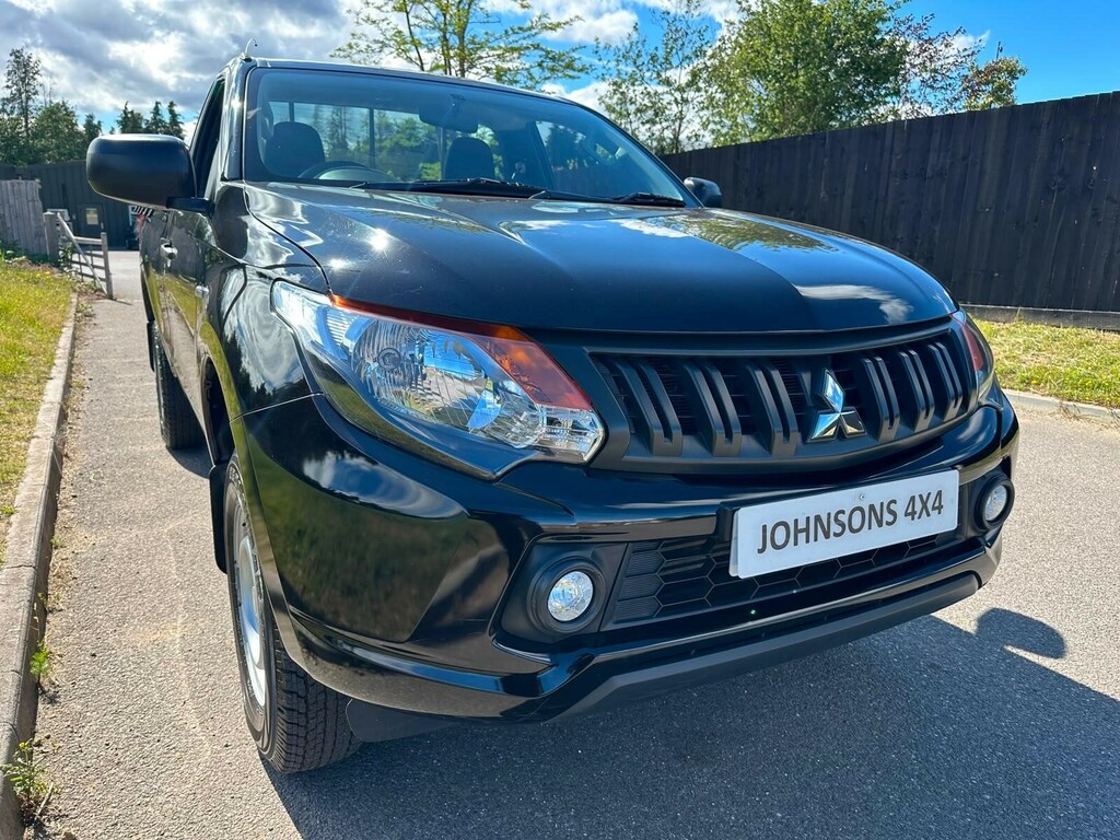 Mitsubishi L200 Pickup Black #5