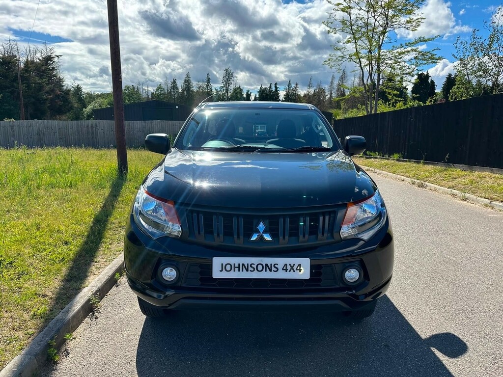 Mitsubishi L200 Pickup Black #3
