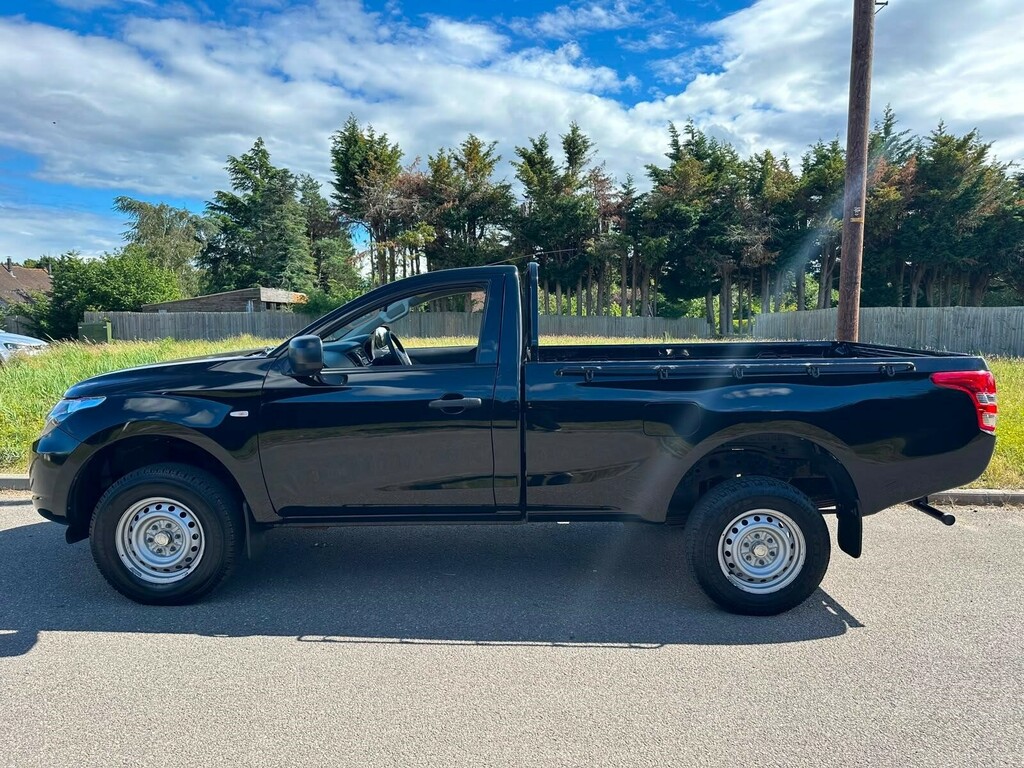Mitsubishi L200 Pickup Black #4