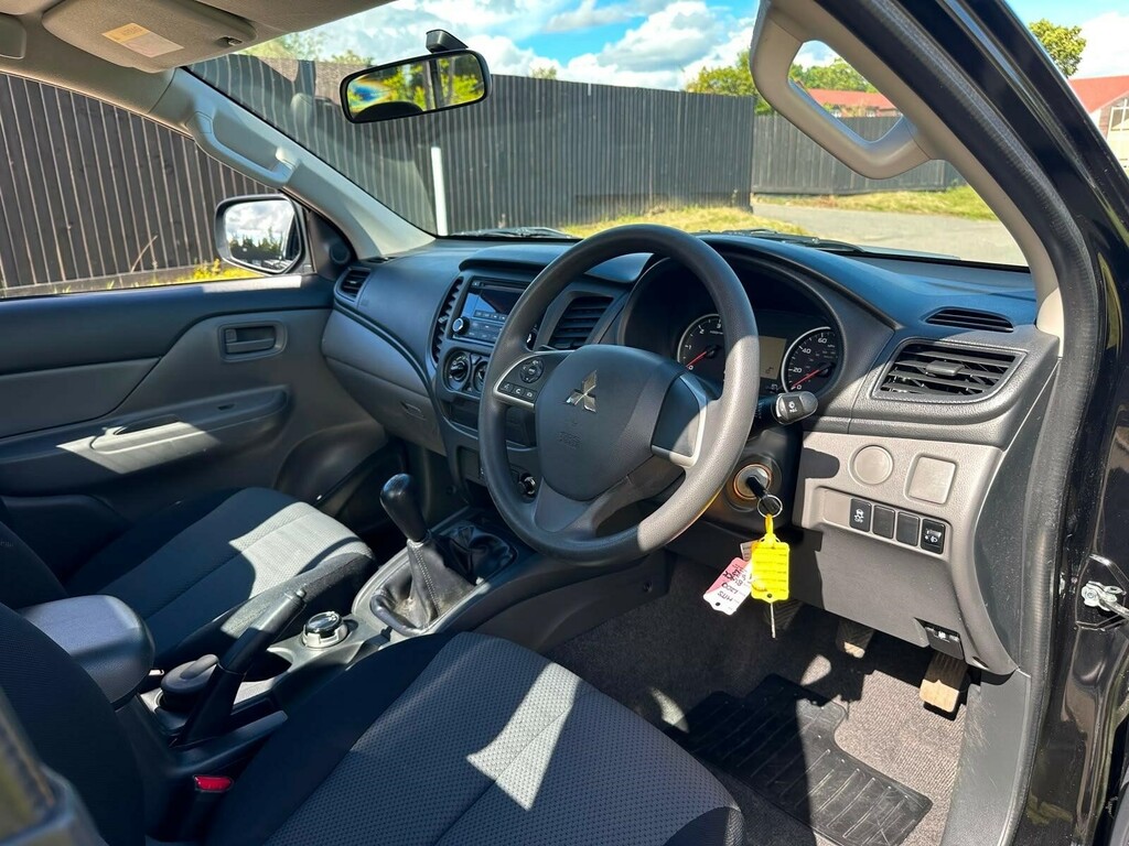 Mitsubishi L200 Automatic Grey #17