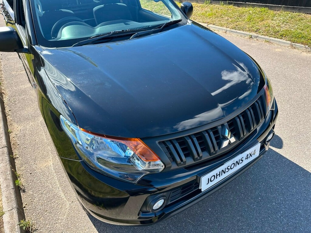Mitsubishi L200 Pickup Black #6