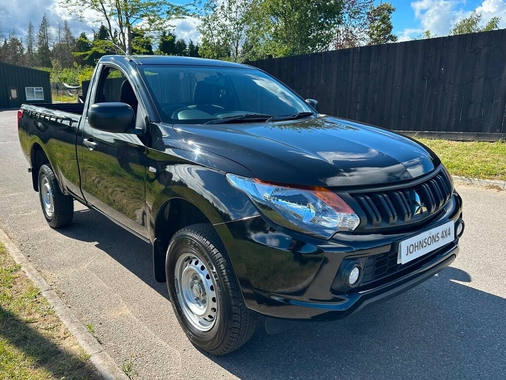 Mitsubishi L200 Pickup Black #2
