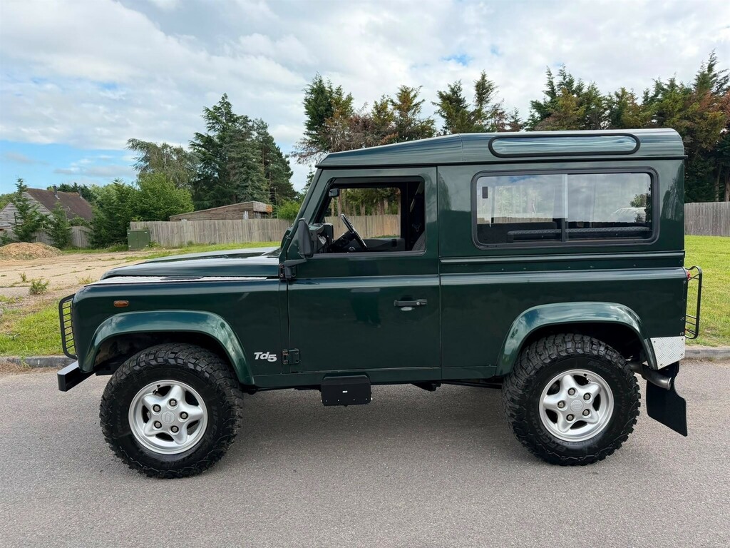 Land Rover Defender 90 Suv Green #4