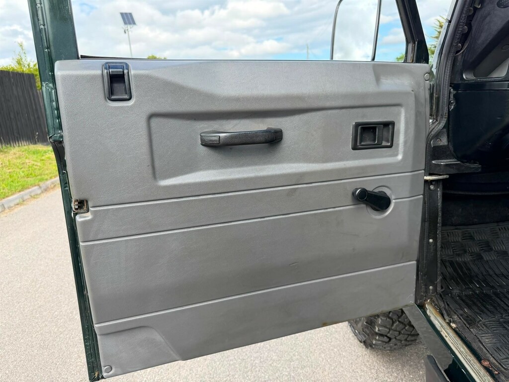 Land Rover Defender 90 Hard-top Td5 Green #25