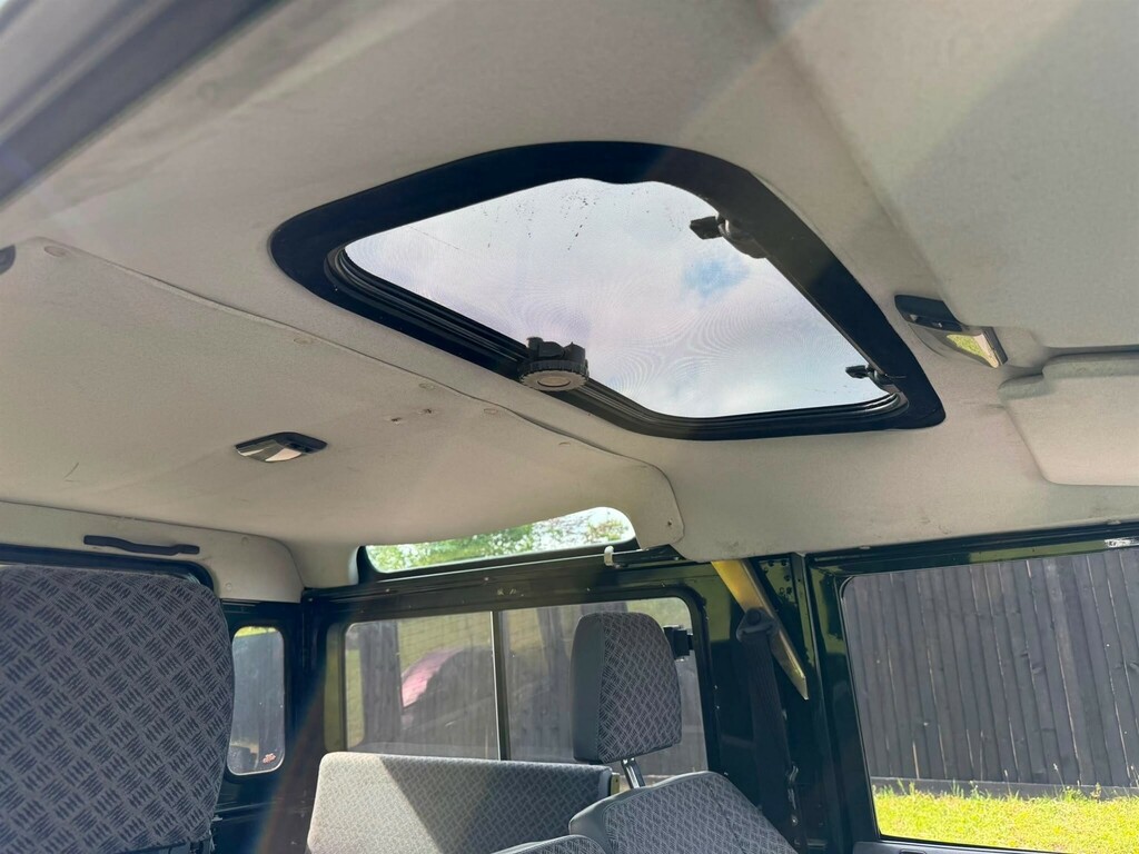 Land Rover Defender 90 Hard-top Td5 Green #34