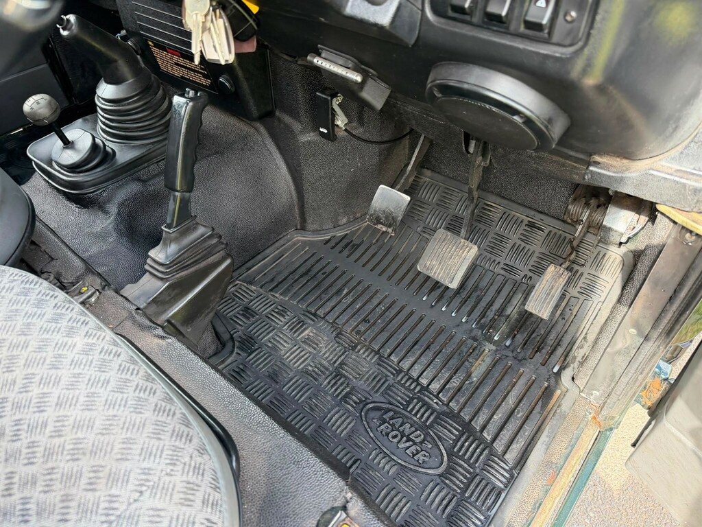 Land Rover Defender 90 Hard-top Td5 Green #50