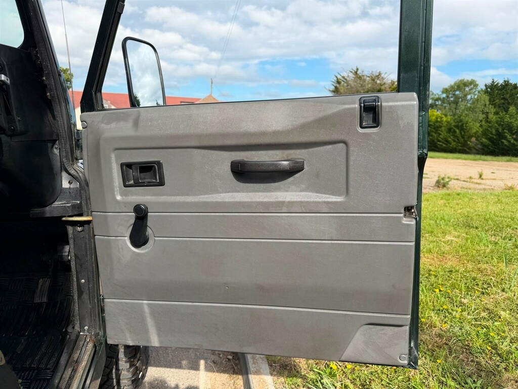 Land Rover Defender 90 Hard-top Td5 Green #26