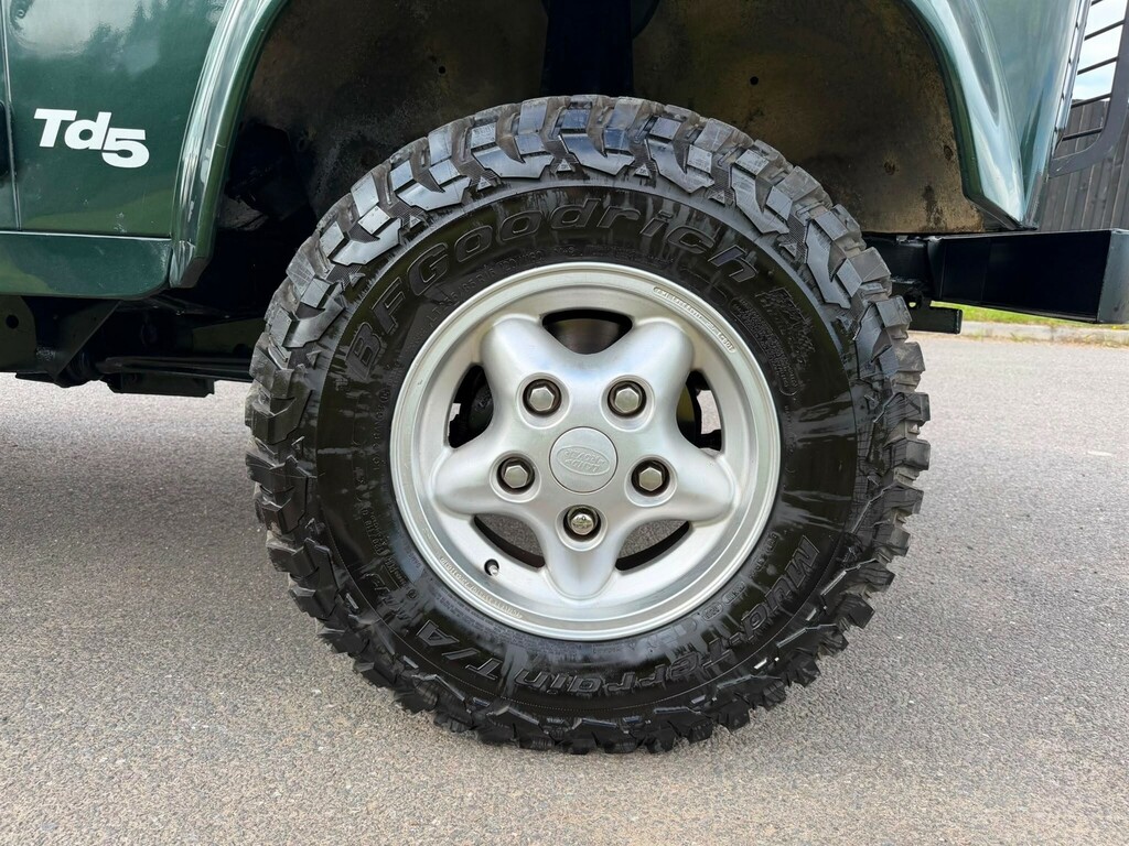 Land Rover Defender 90 Hard-top Td5 Green #29